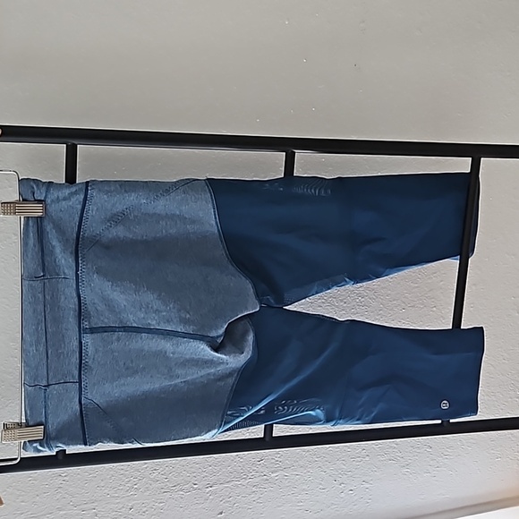 Lululemon Cropped Leggings size 4 - Picture 3 of 8